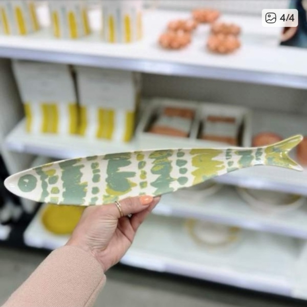 Fish-Shaped Sushi Plate Tray in Yellow and Green